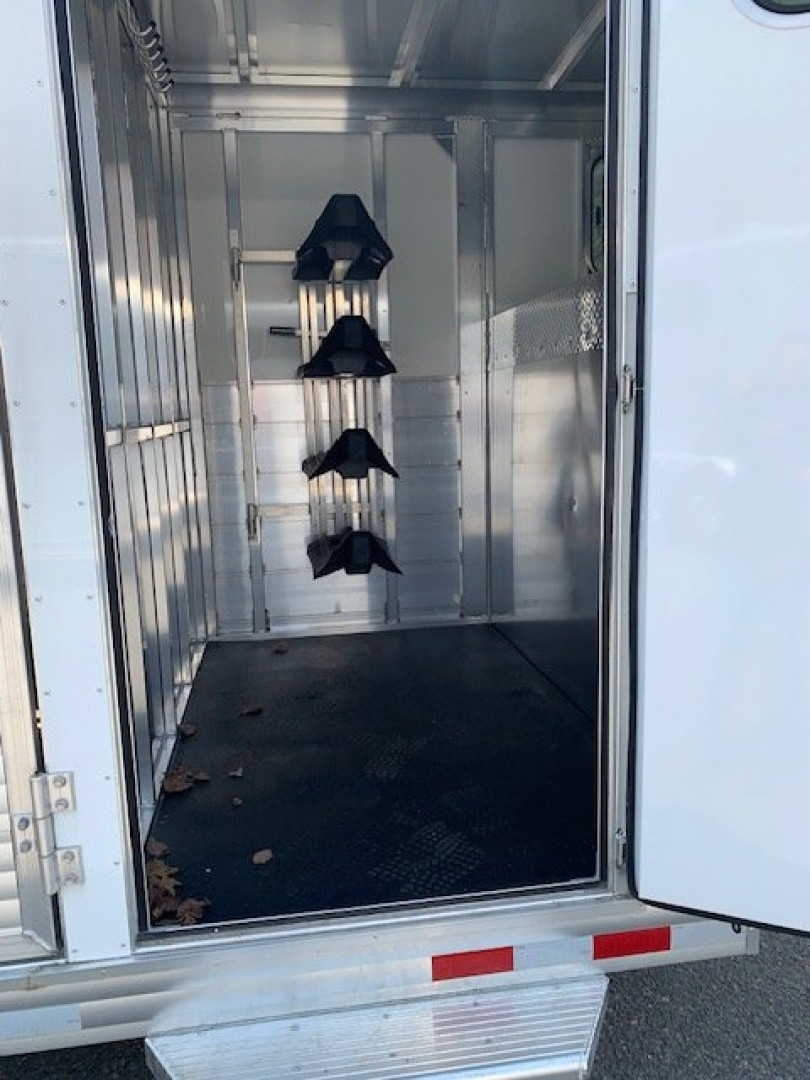 New 2026 Sundowner Trailers Rancher 24 TR Horse Trailer