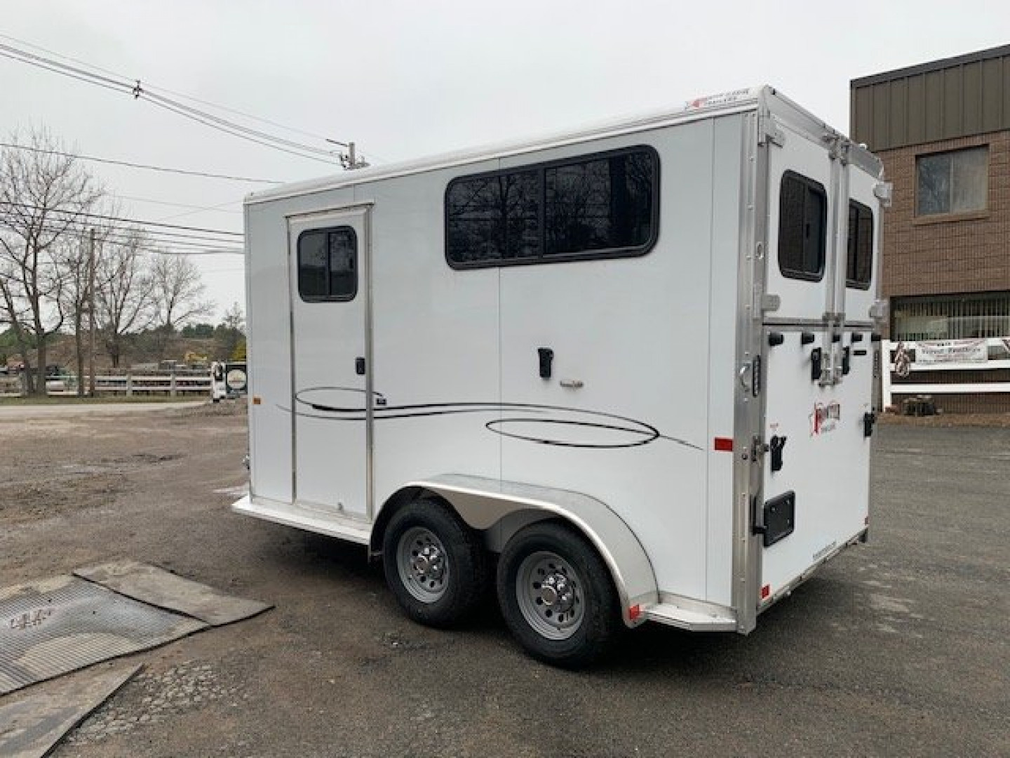 New 2025 Frontier Trailers 2h D/room Horse Trailer