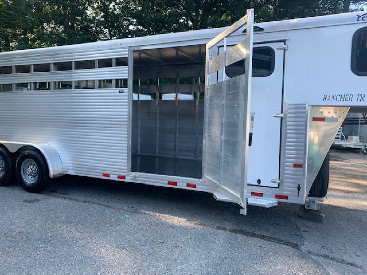 New 2026 Sundowner Rancher TR G/N Horse Trailer