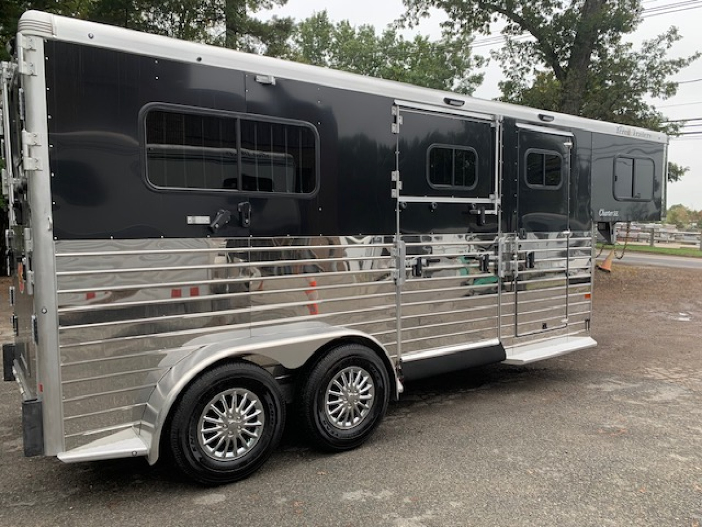 New 2026 Sundowner Trailers 2H DR W Side Unload Ramp Horse Trailer GN