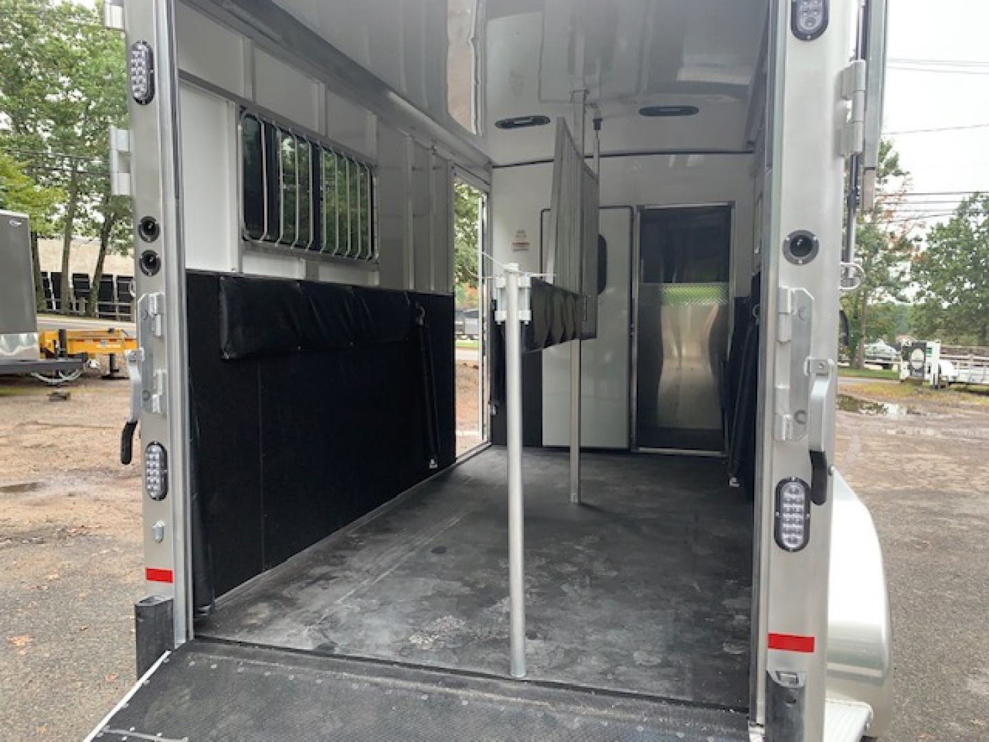 New 2026 Sundowner Trailers 2H DR W Side Unload Ramp Horse Trailer GN