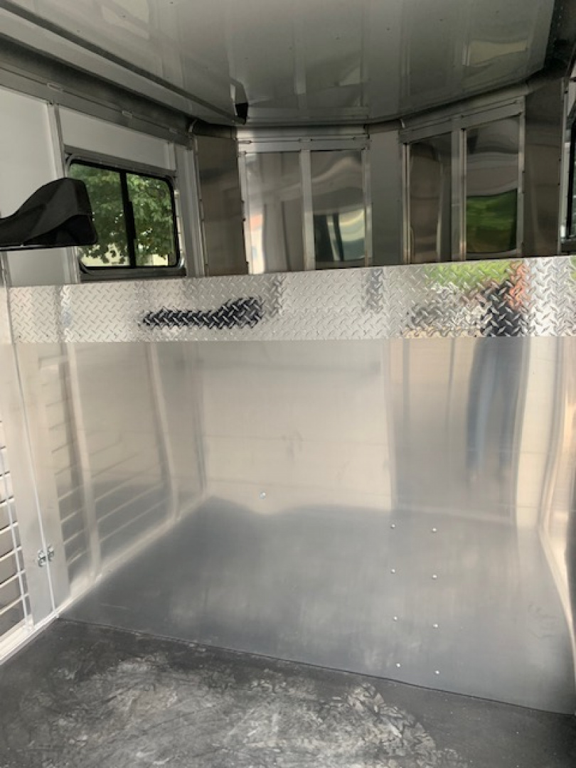 New 2026 Sundowner Trailers 2H DR W Side Unload Ramp Horse Trailer GN
