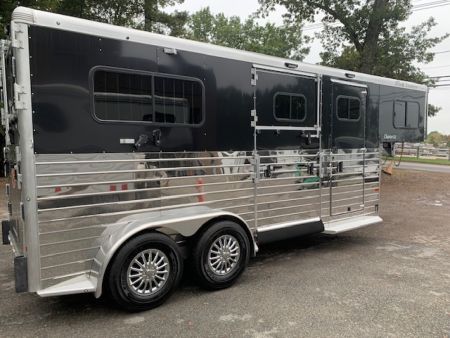 New 2026 Sundowner Trailers 2H DR W Side Unload Ramp Horse Trailer GN