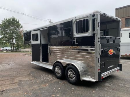 New 2026 Sundowner Trailers 2H DR W Side Unload Ramp Horse Trailer GN