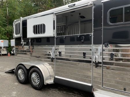 New 2026 Sundowner Trailers 2H DR W Side Unload Ramp Horse Trailer GN