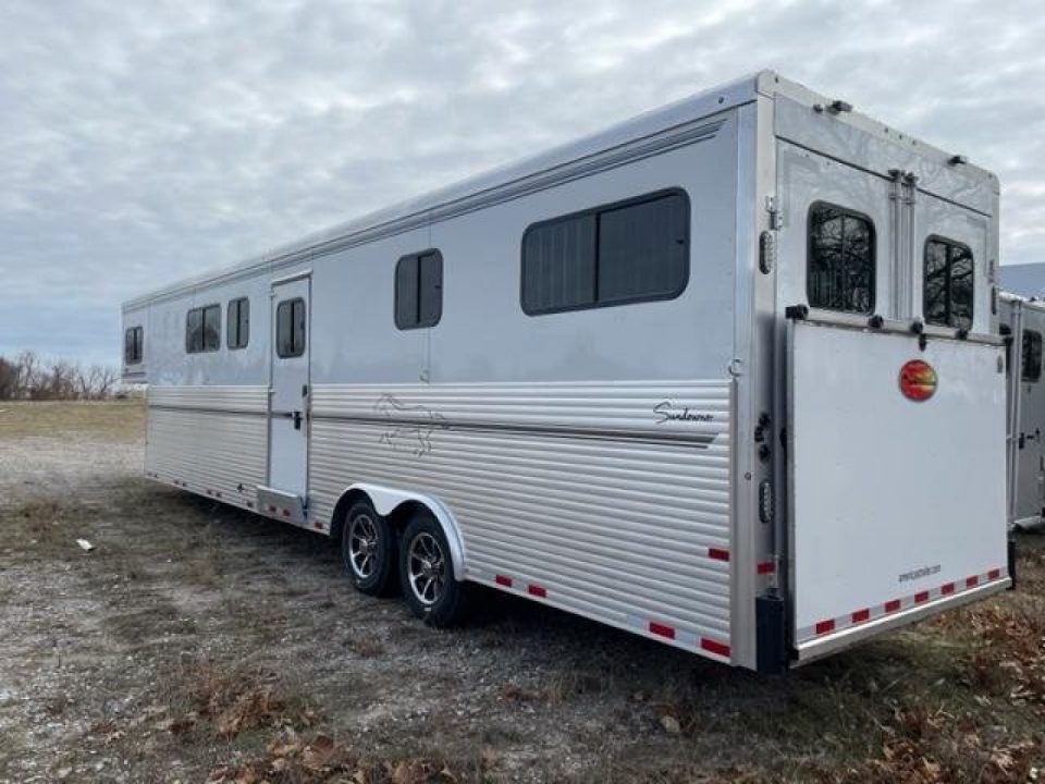 New 2023 Sundowner Trailers 6H/ head to head Horse Trailer