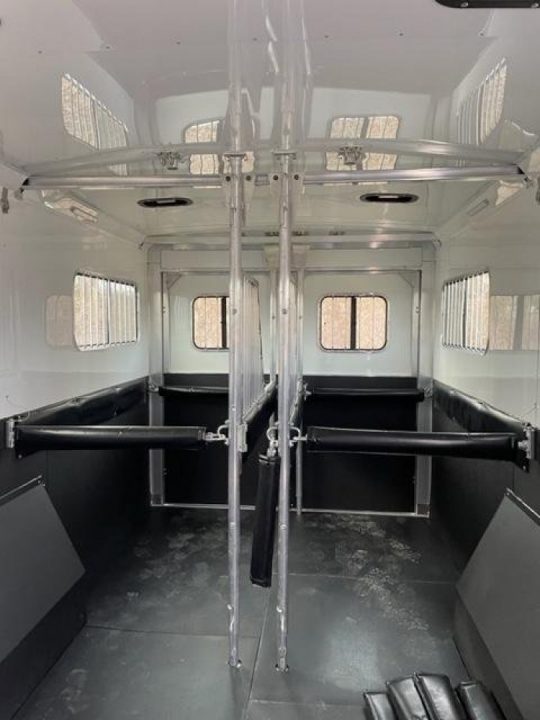 New 2023 Sundowner Trailers 6H/ head to head Horse Trailer