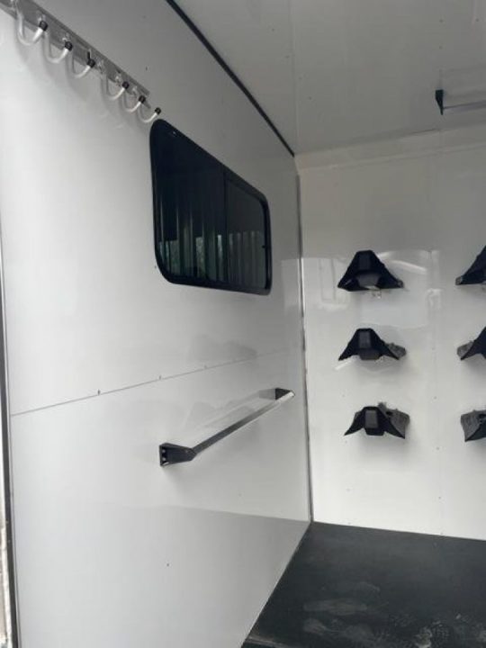 New 2023 Sundowner Trailers 6H/ head to head Horse Trailer