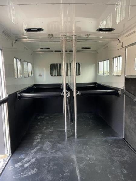 New 2023 Sundowner Trailers 6H/ head to head Horse Trailer
