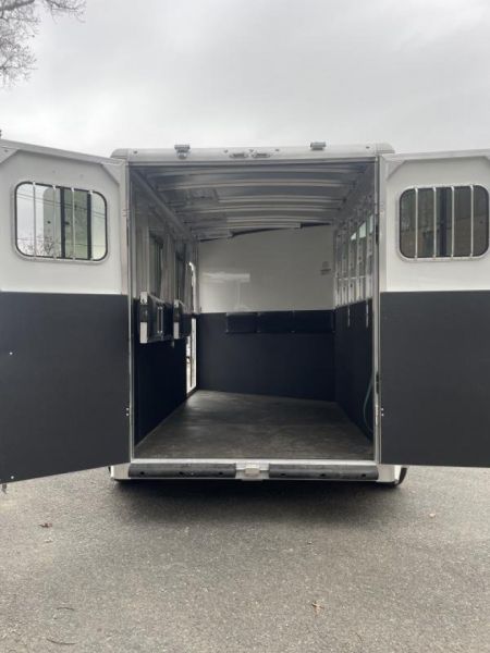 New 2024 Sundowner Trailers 3h Sportman GN Slant Stock / Stock Combo Trailer