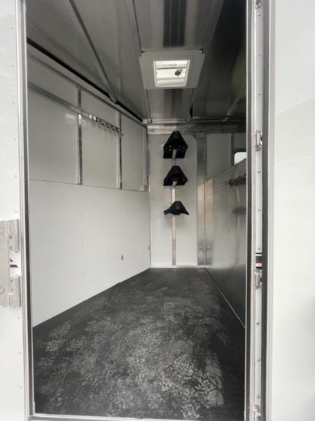New 2024 Sundowner Trailers 3h Sportman GN Slant Stock / Stock Combo Trailer