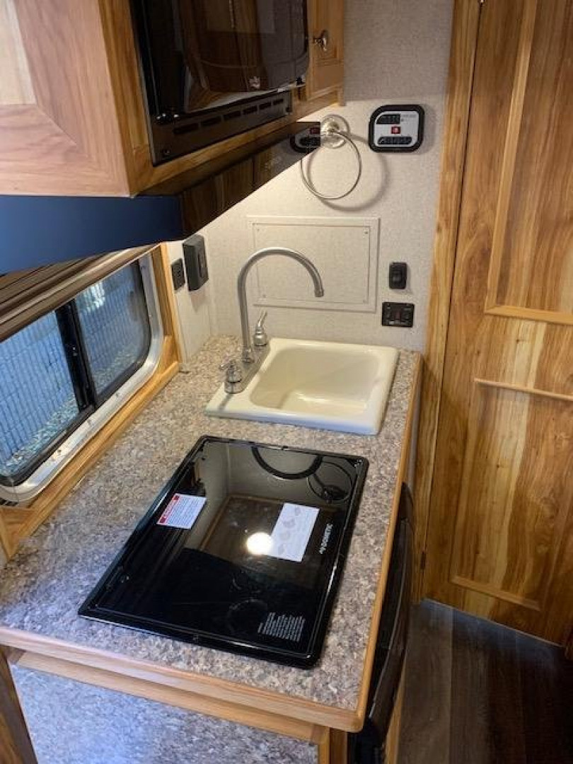 New 2027 Sundowner Trailers 206Sundowner Santa Fe 3H Slant With LQ Horse Trailer