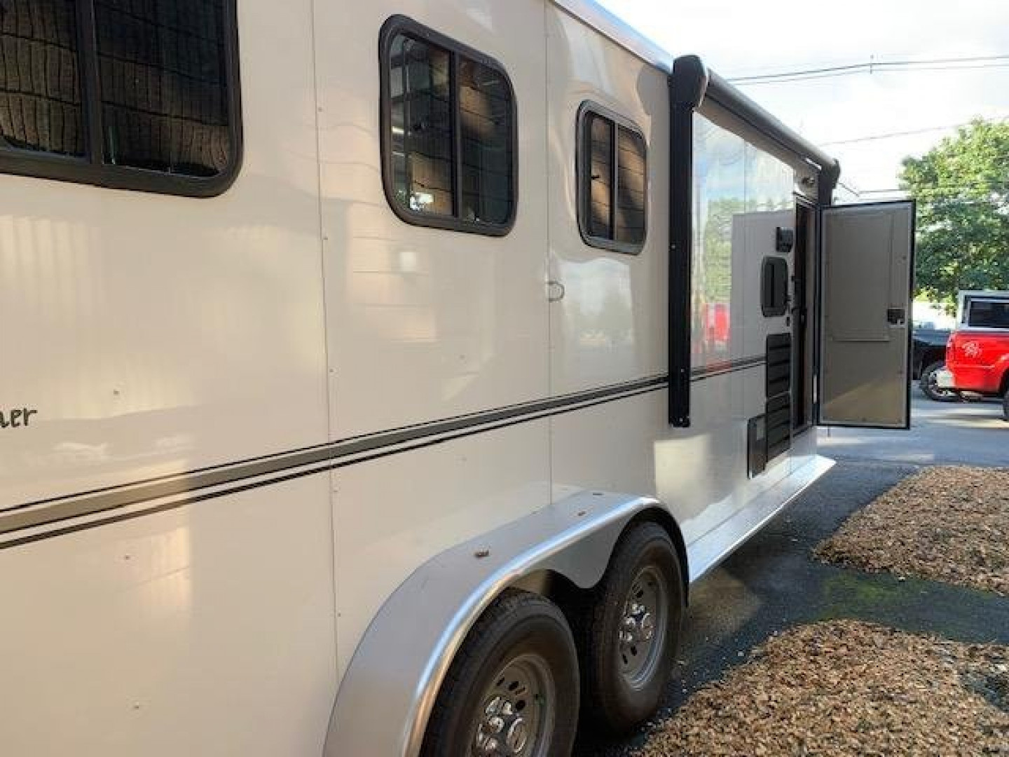 New 2027 Sundowner Trailers 206Sundowner Santa Fe 3H Slant With LQ Horse Trailer