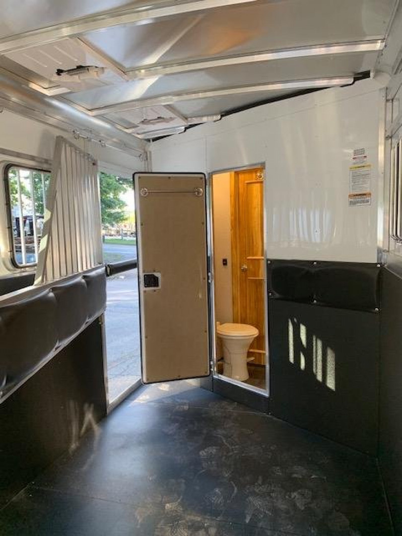 New 2027 Sundowner Trailers 206Sundowner Santa Fe 3H Slant With LQ Horse Trailer