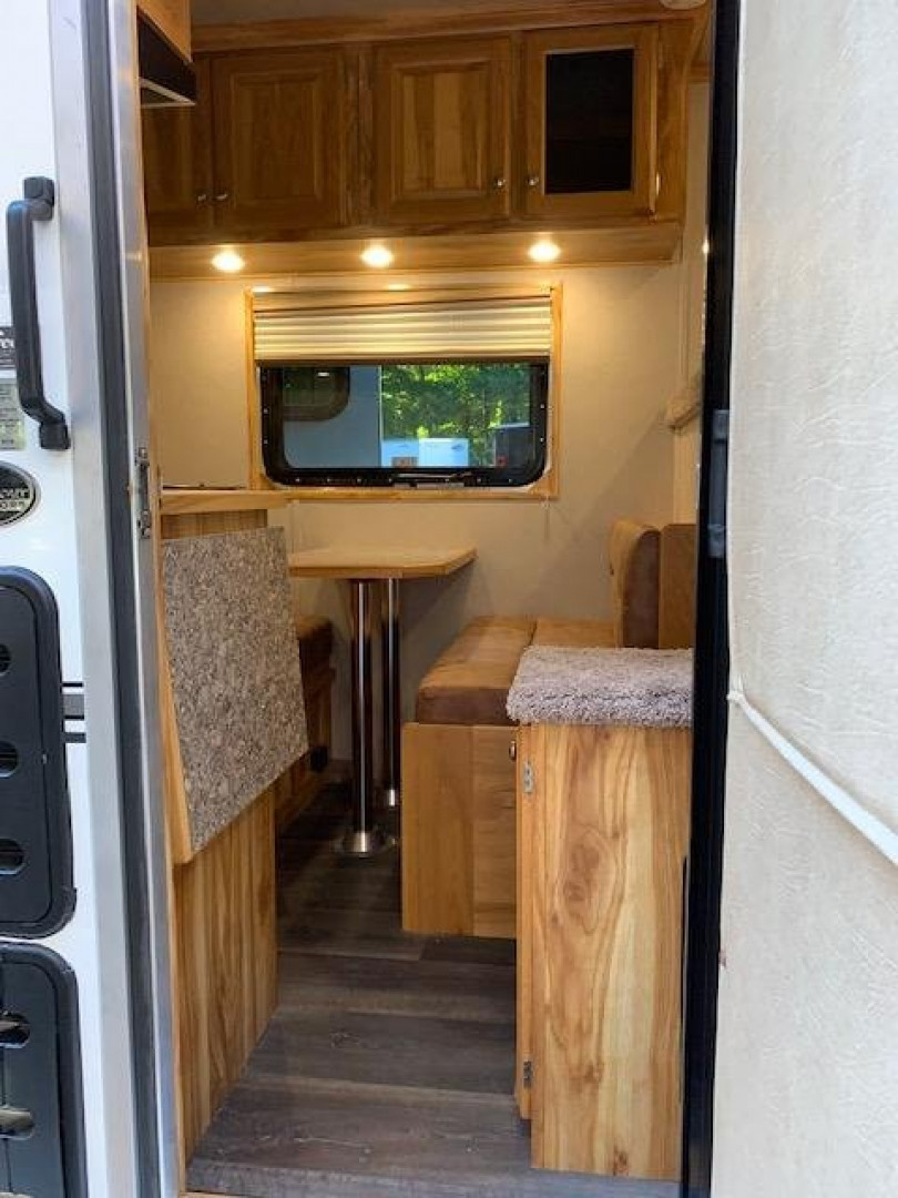 New 2027 Sundowner Trailers 206Sundowner Santa Fe 3H Slant With LQ Horse Trailer