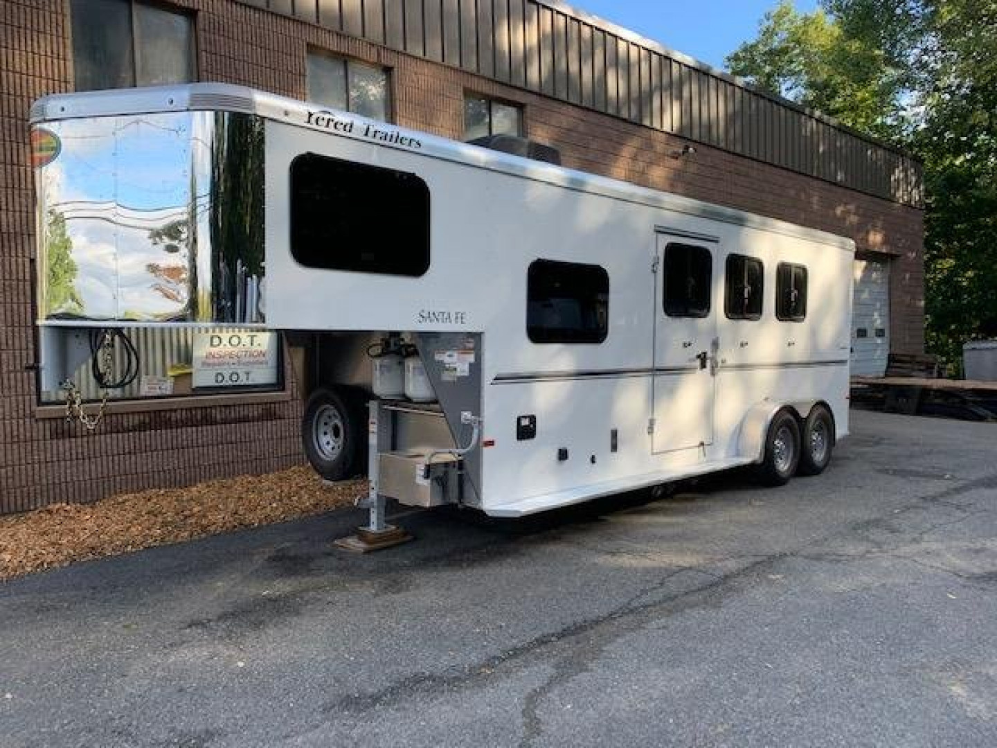 New 2027 Sundowner Trailers 206Sundowner Santa Fe 3H Slant With LQ Horse Trailer