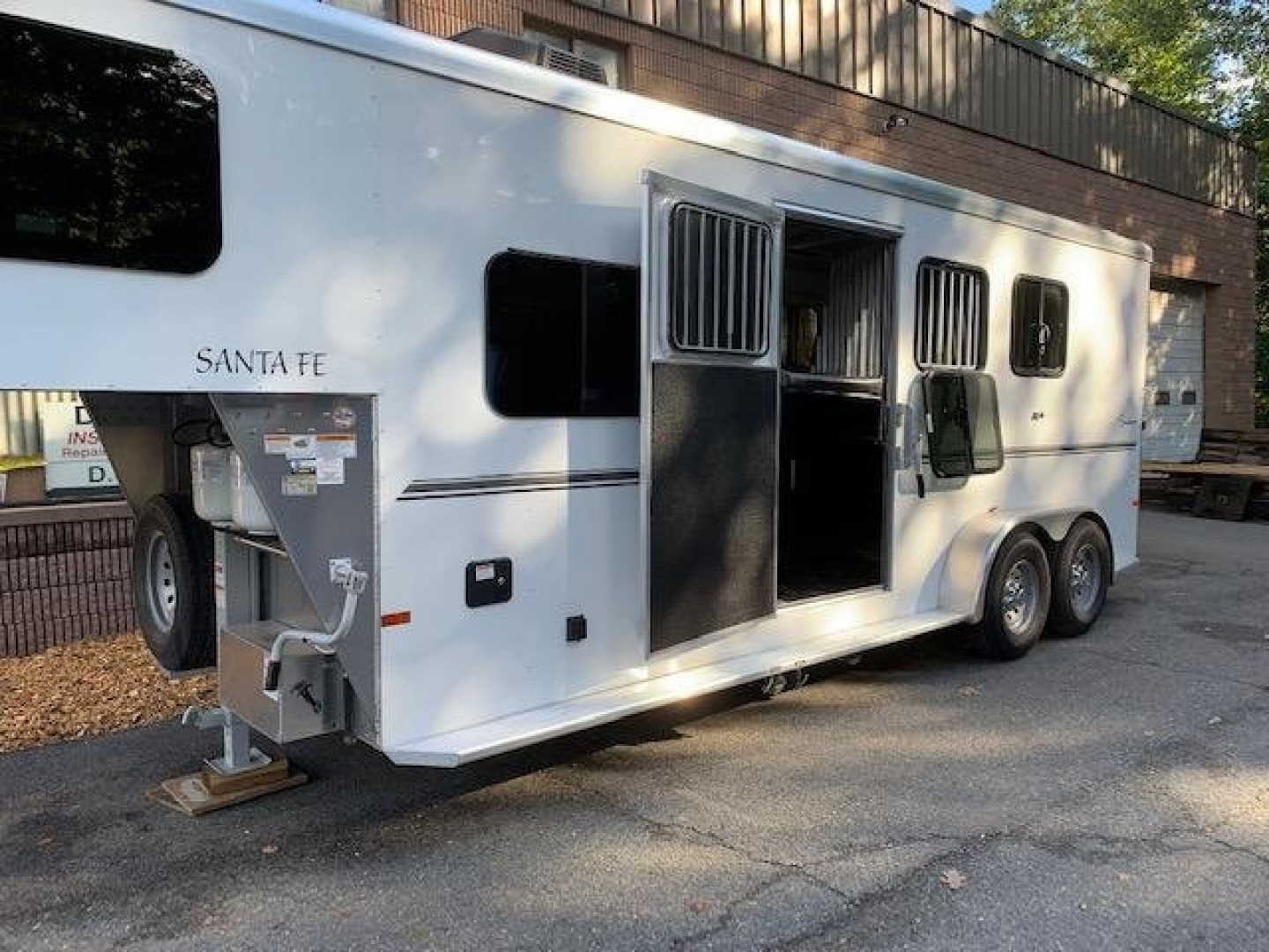 New 2027 Sundowner Trailers 206Sundowner Santa Fe 3H Slant With LQ Horse Trailer