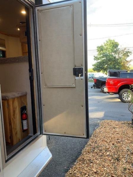 New 2027 Sundowner Trailers 206Sundowner Santa Fe 3H Slant With LQ Horse Trailer