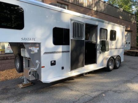 New 2027 Sundowner Trailers 206Sundowner Santa Fe 3H Slant With LQ Horse Trailer