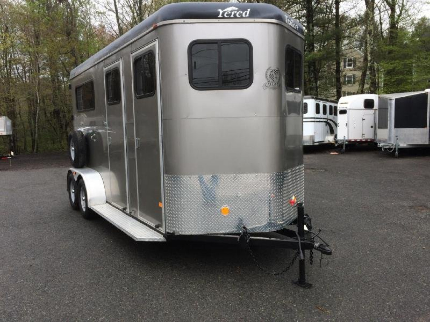 New 2023 Cotner Trailers Inc. Royal d/r side unload Horse Trailer
