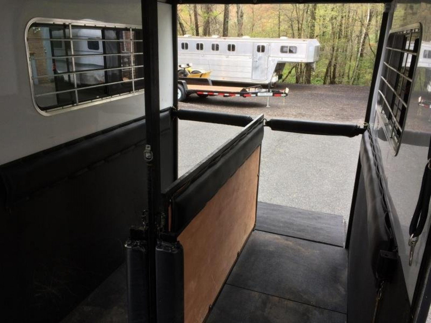 New 2023 Cotner Trailers Inc. Royal d/r side unload Horse Trailer