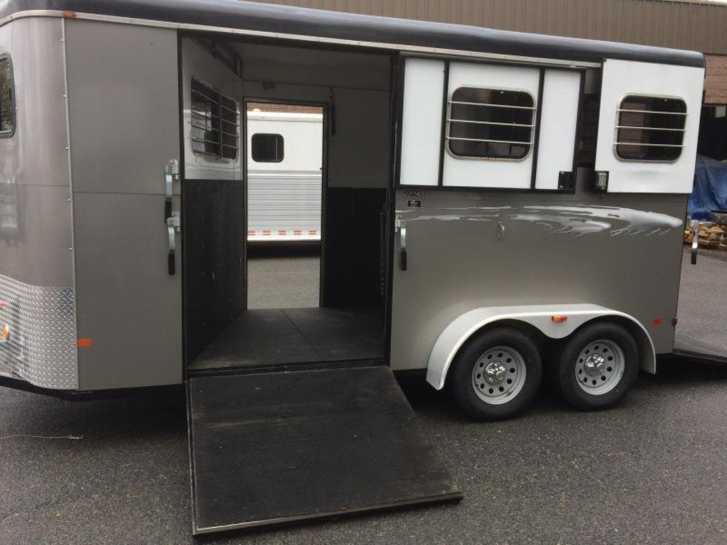 New 2023 Cotner Trailers Inc. Royal d/r side unload Horse Trailer