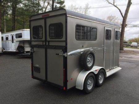 New 2023 Cotner Trailers Inc. Royal d/r side unload Horse Trailer