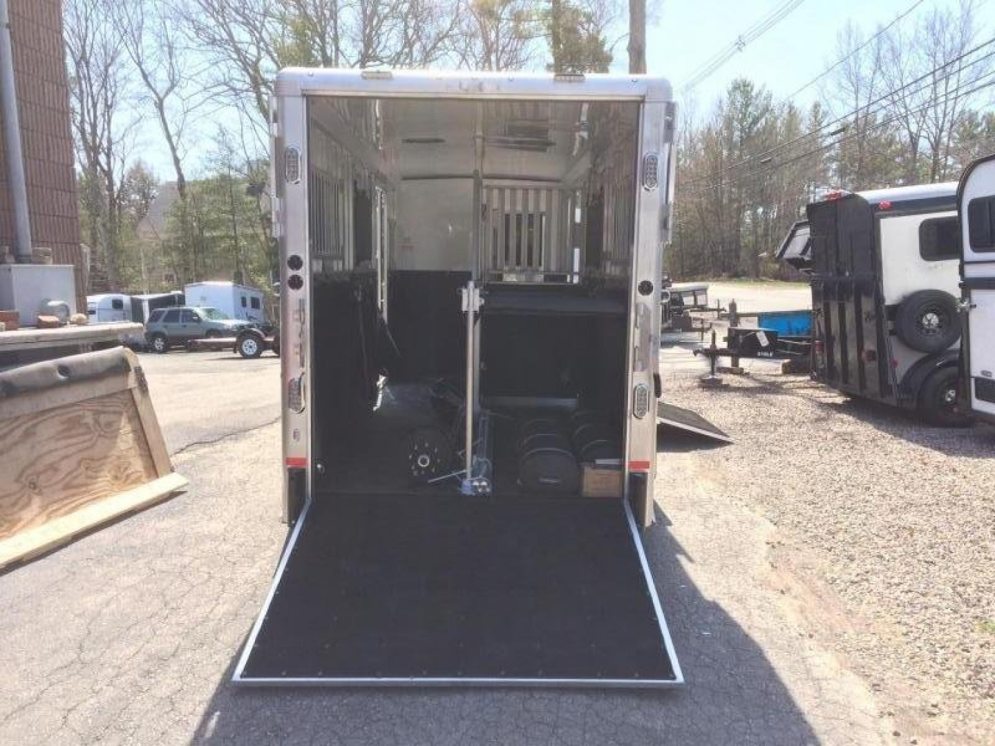 New 2027 Sundowner Trailers Yered Special Series Sundowner Horse Trailer
