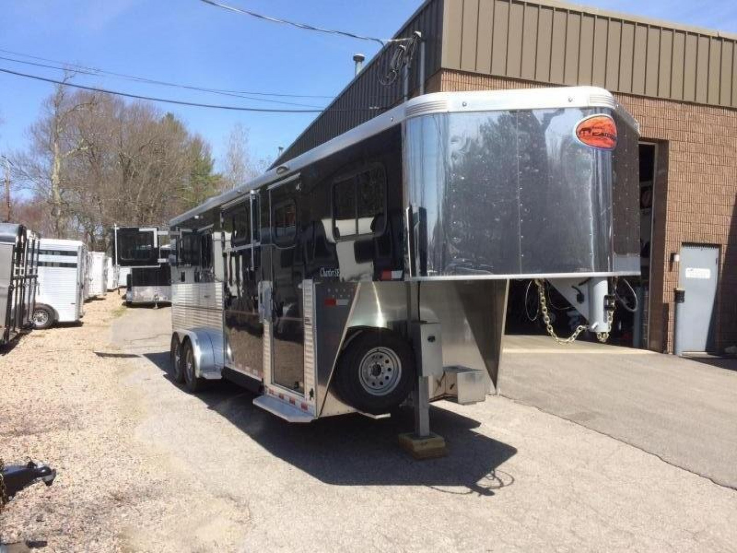 New 2027 Sundowner Trailers Yered Special Series Sundowner Horse Trailer