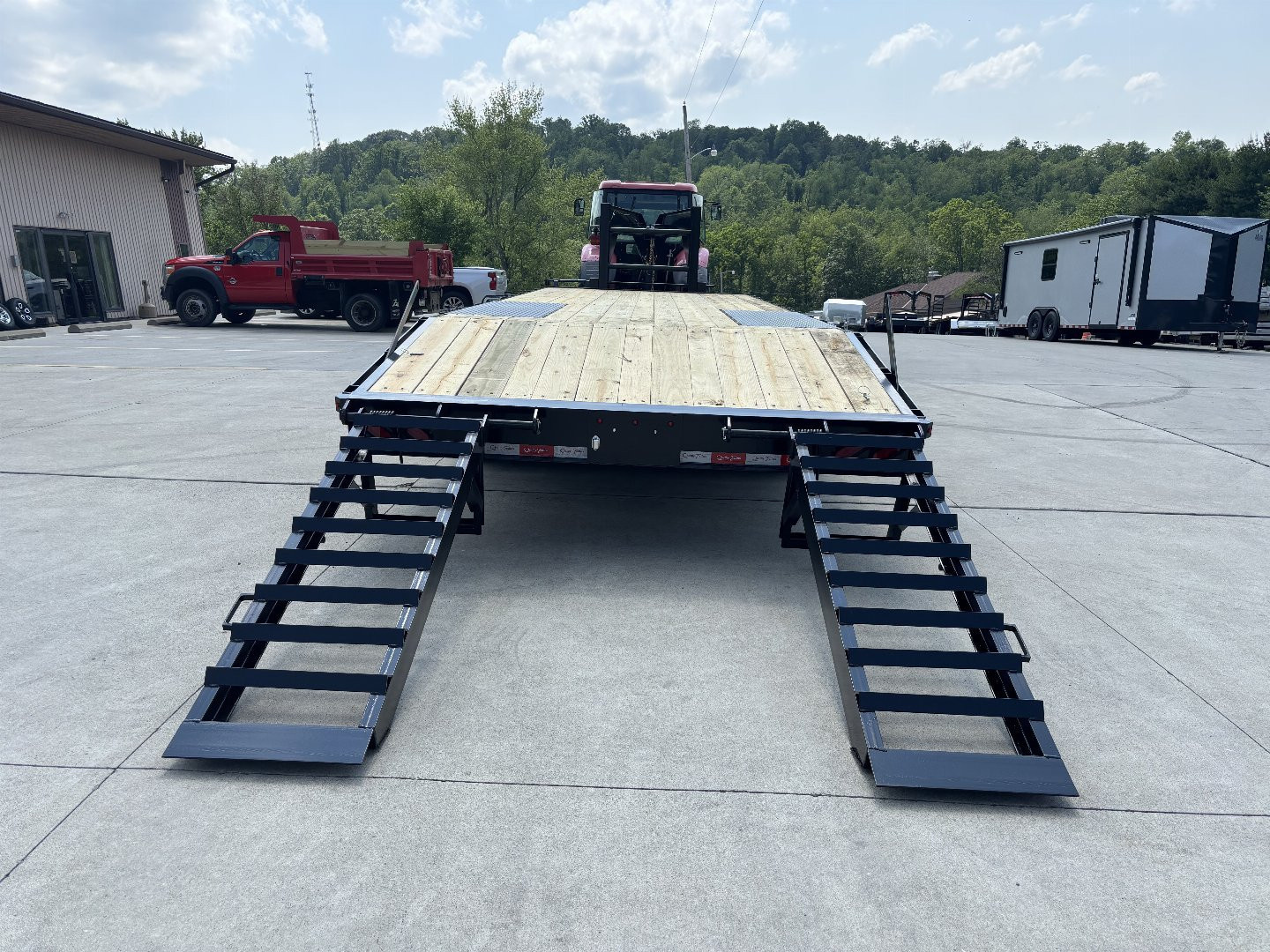 New 2027 Quality Trailers 25' Gooseneck (20' + 5' Dovetail) Pro Series Deckover Trailer - Tandem Dual - 25000# GVWR