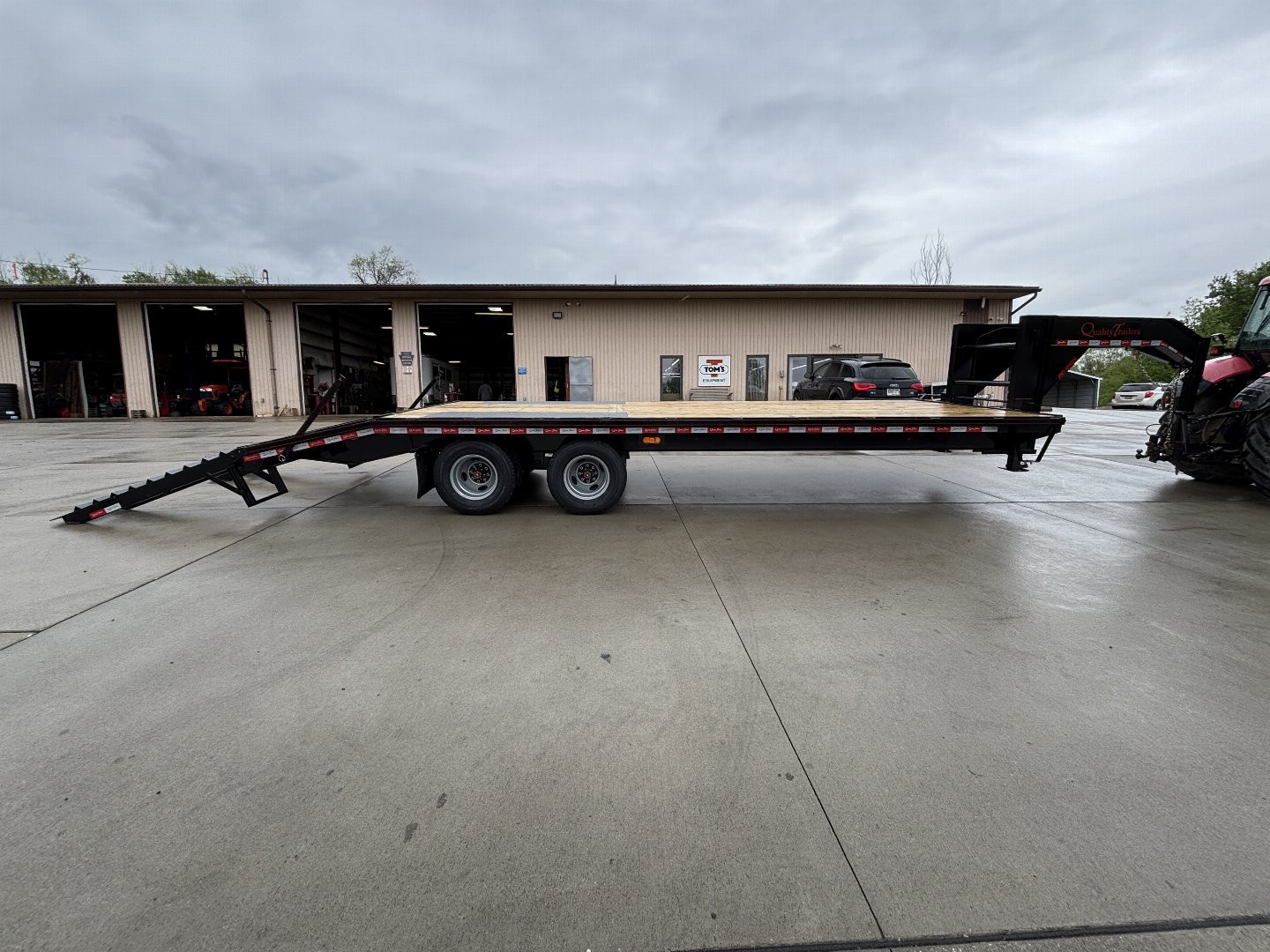 New 2027 Quality Trailers 25' Gooseneck (20' + 5' Pop Up Dove Tail) Pro Series - Tandem Dual - 25000# GVWR