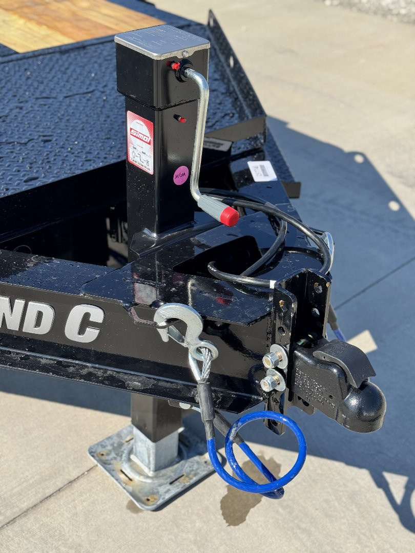 New 2025 Diamond C Trailers