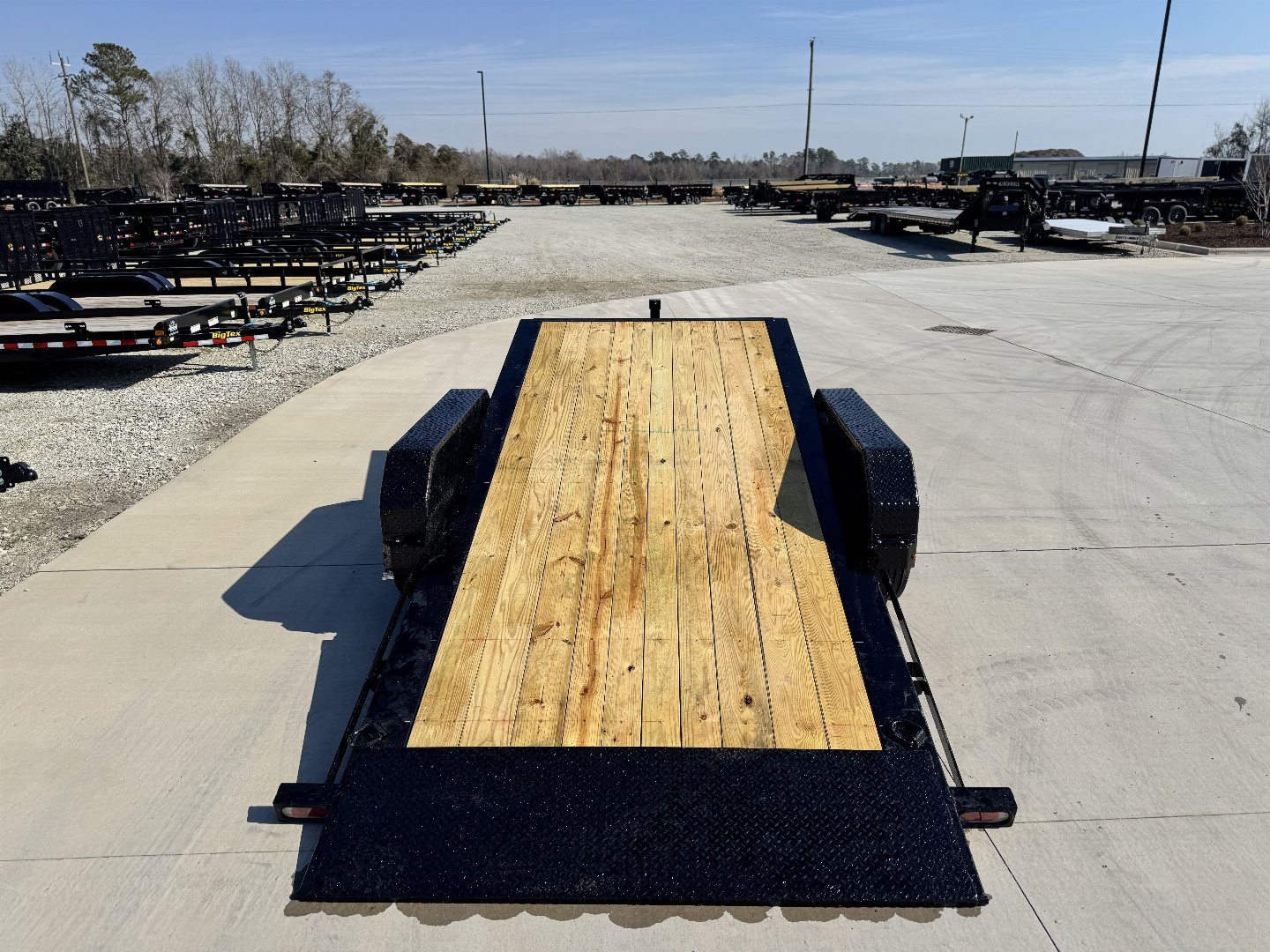 New 2025 Diamond C Trailers