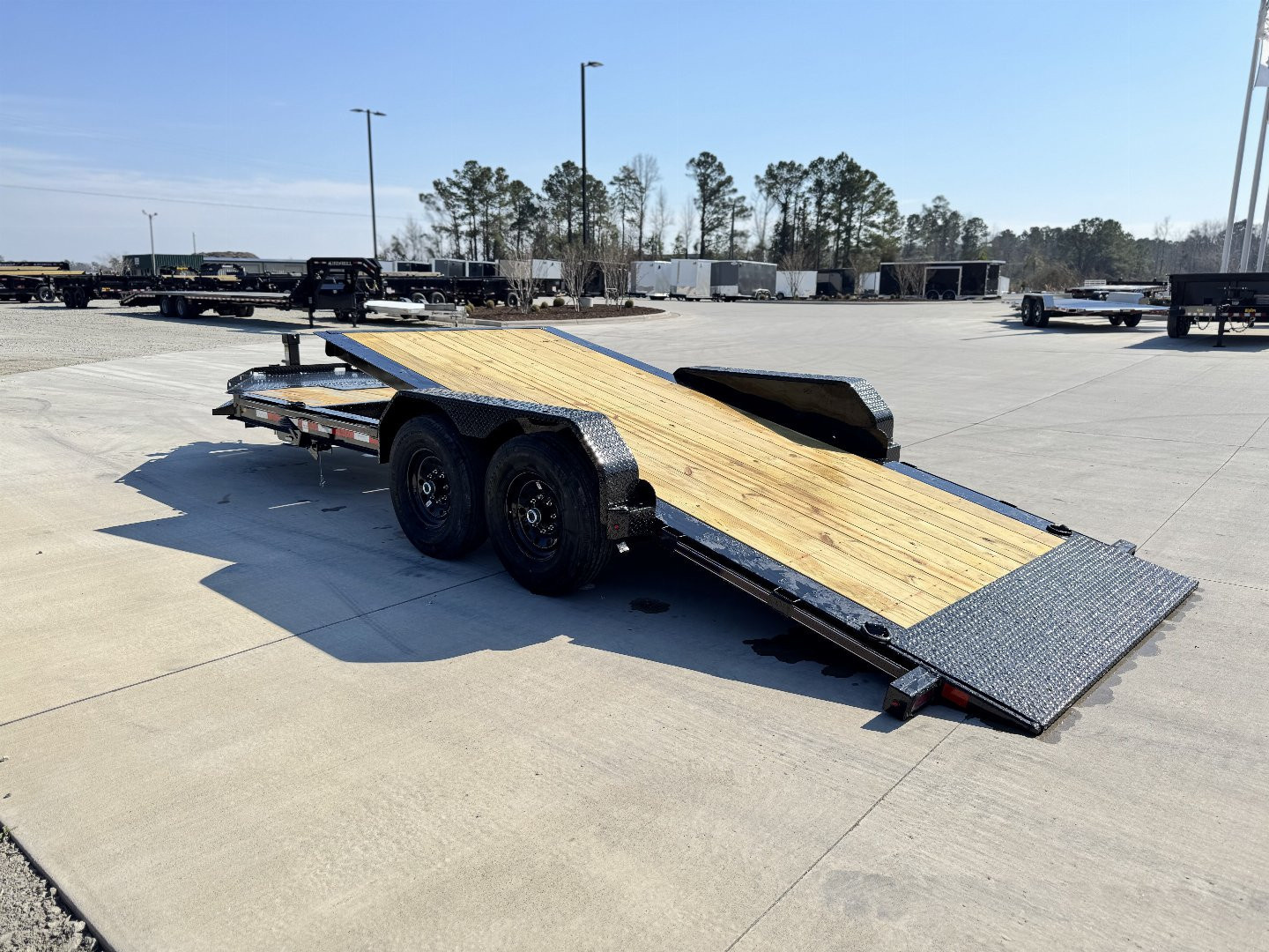 New 2025 Diamond C Trailers