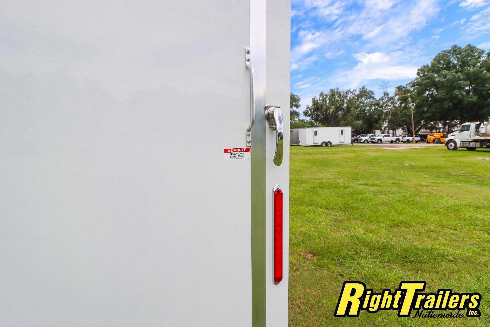 New 2027 inTech Trailers 8.5x32 Race Trailer Car / Racing Trailer