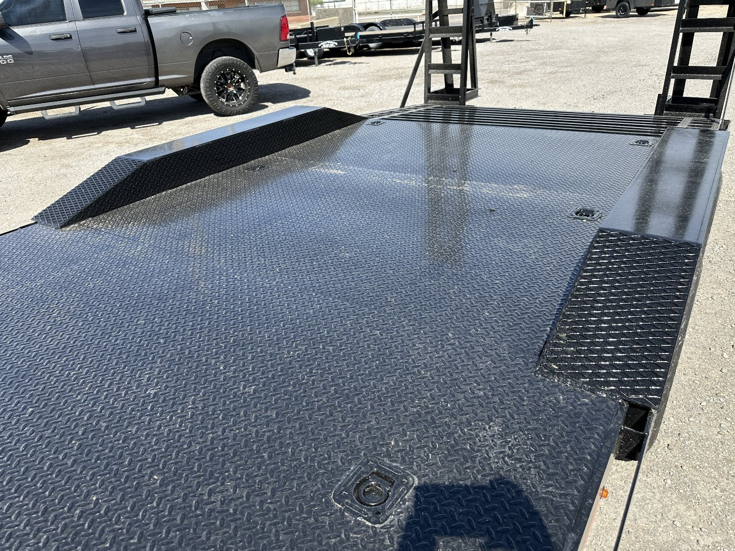 New 2026 Road Boss 102x24 Gooseneck Lowstyle Drive Over Fenders 8ks Equipment Trailer