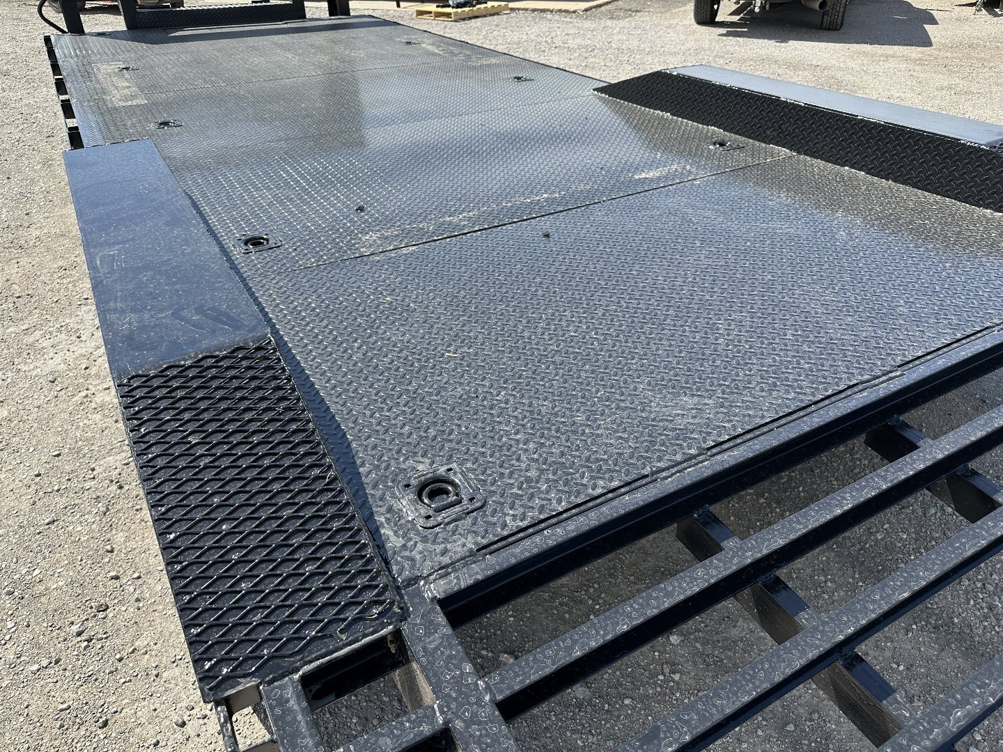 New 2026 Road Boss 102x24 Gooseneck Lowstyle Drive Over Fenders 8ks Equipment Trailer