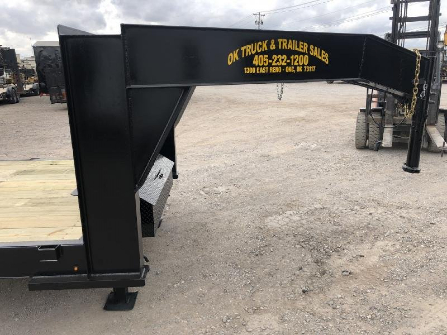 New 2026 Road Boss 83"x24' Tandem Axle Gooseneck No Rail Stand Up Ramp Equipment Trailer