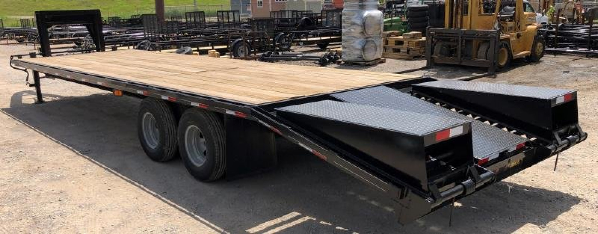 New 2026 Road Boss 32'Tandem Dual Gooseneck with COMBO dove tail Equipment Trailer