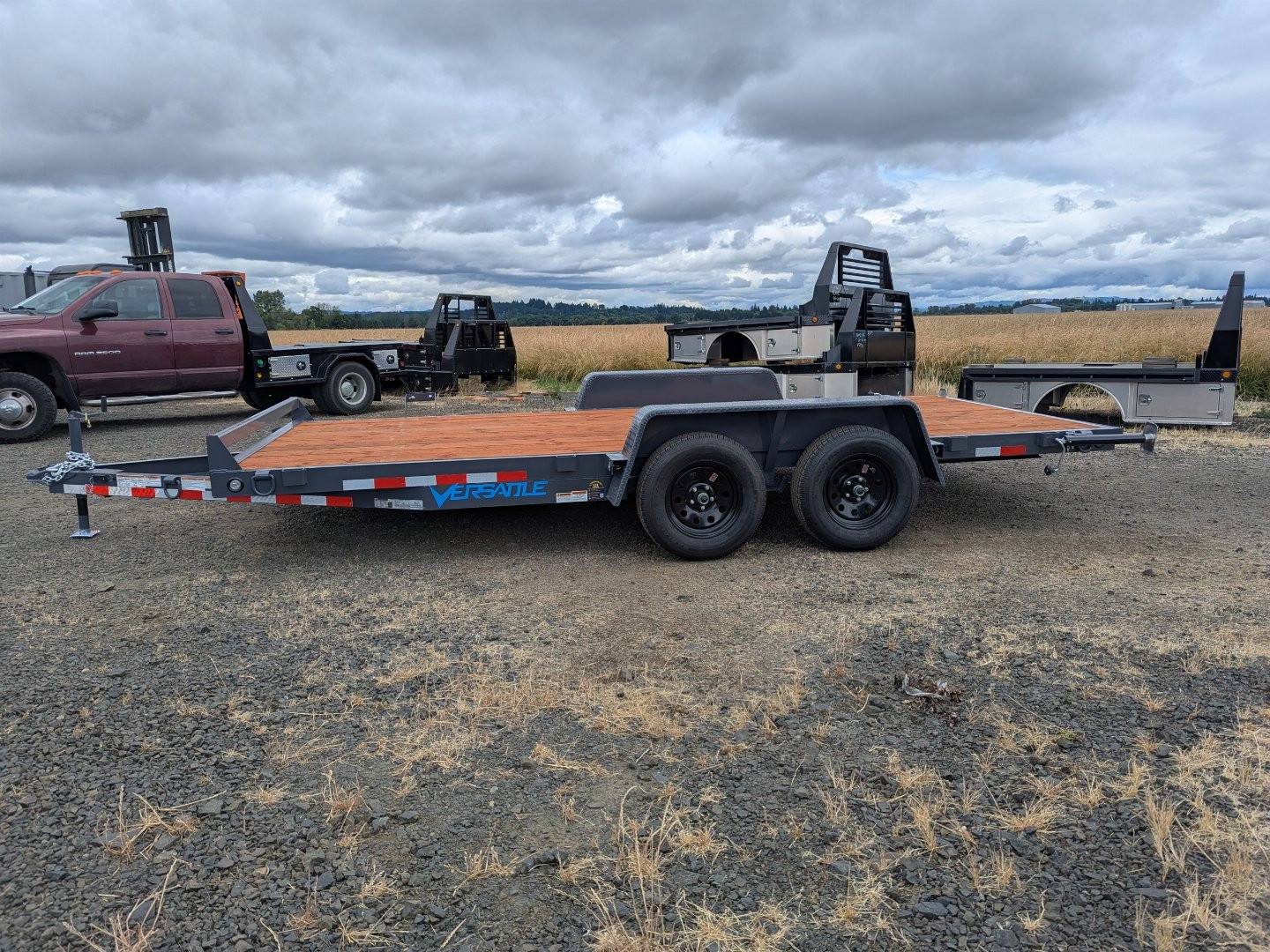 New 2026 Versatile Trailers EHD716-7K Flatbed Trailer