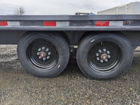 New 2025 LAMAR TRAILERS FS 102x40 16K GOOSENECK