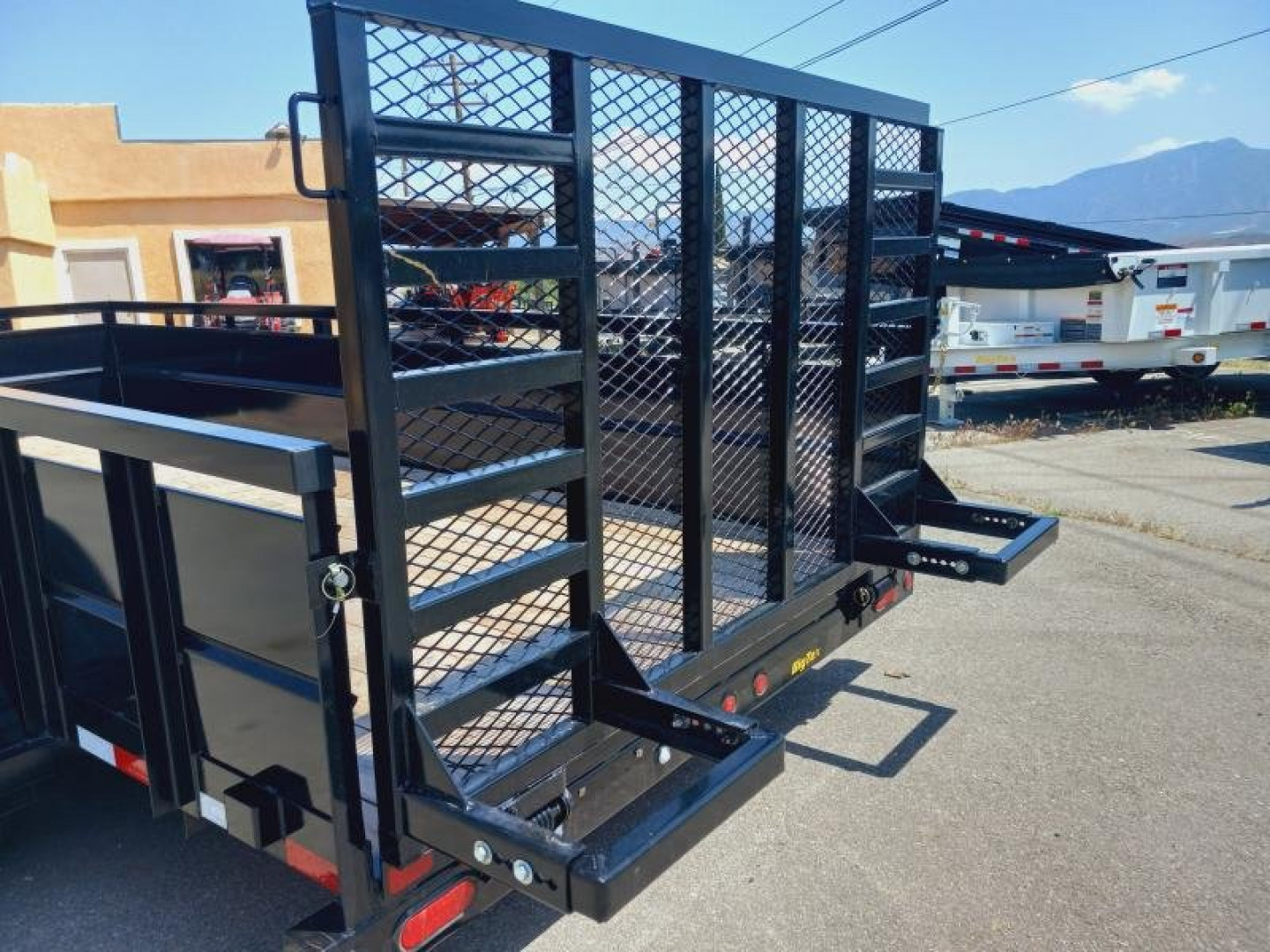 2023 Equipment Flatbed Trailer photo 4