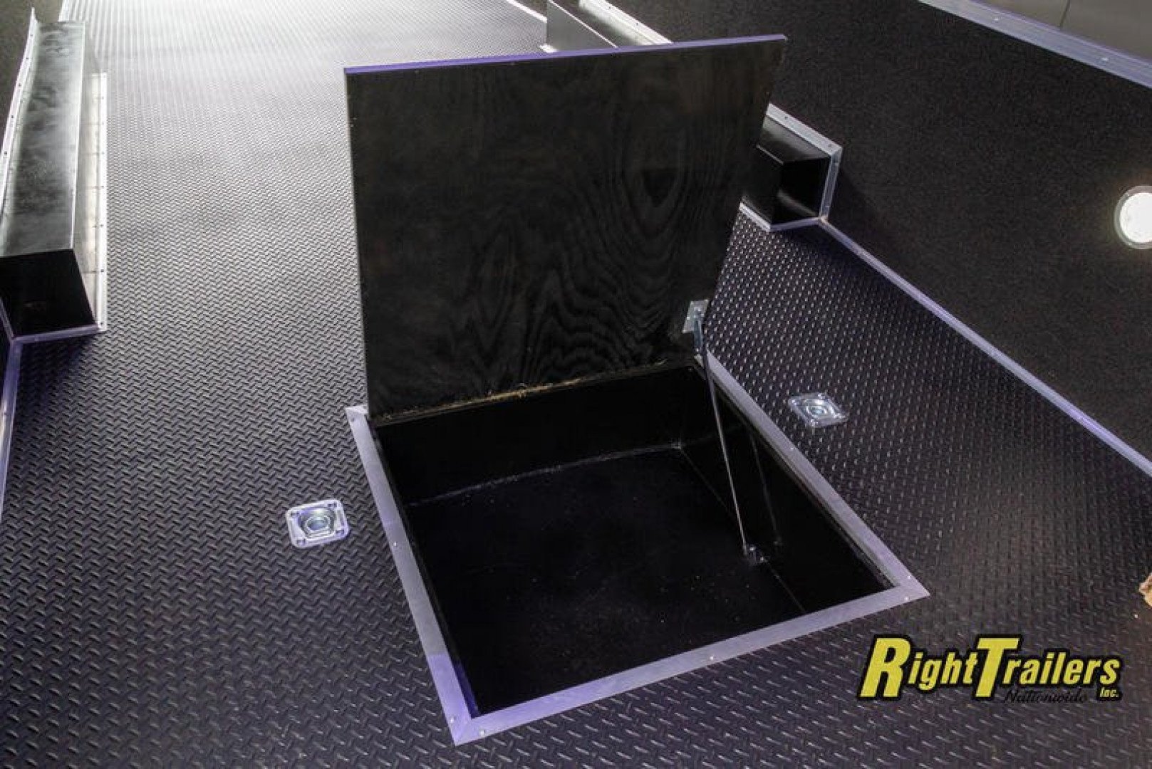 New 8.5x30 Cargo Mate Racing Trailer GAEL8.530TA4