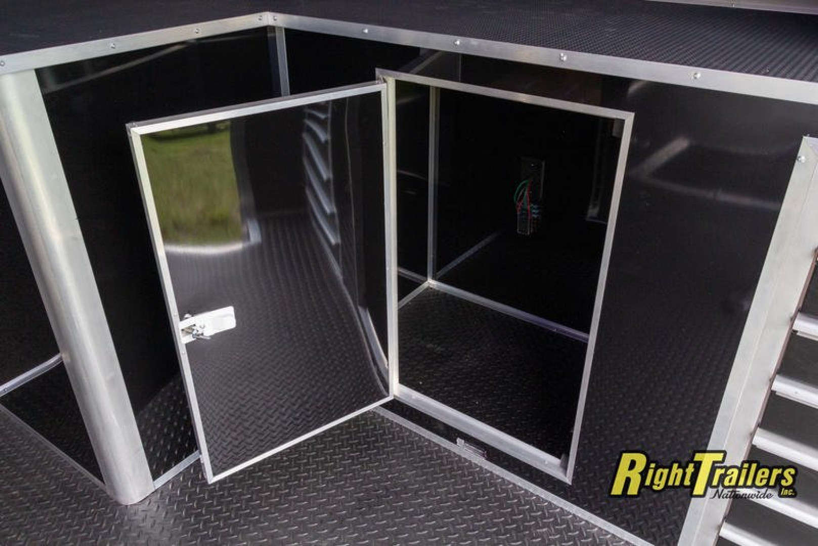 New 8.5x30 Cargo Mate Racing Trailer GAEL8.530TA4