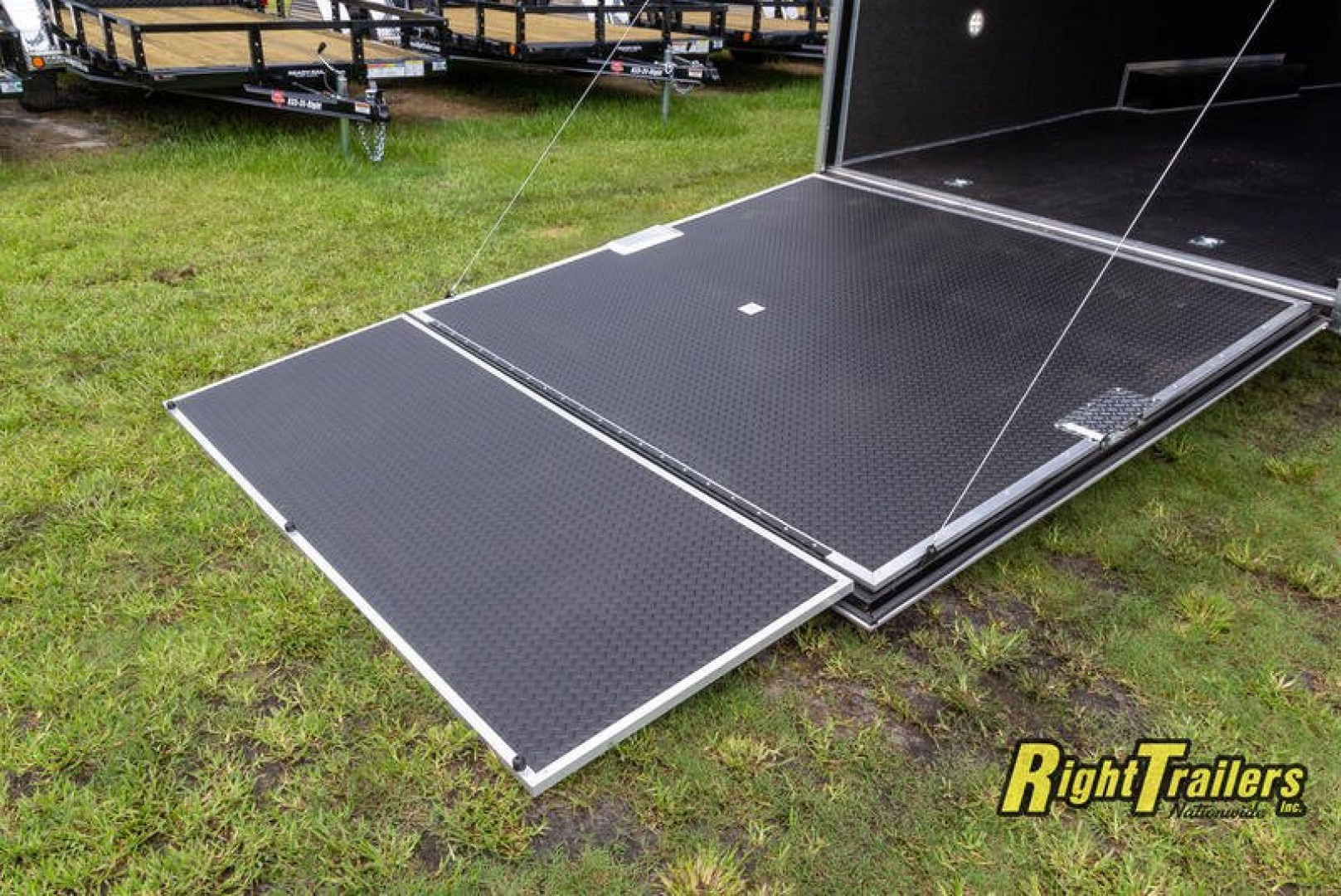 New 8.5x30 Cargo Mate Racing Trailer GAEL8.530TA4