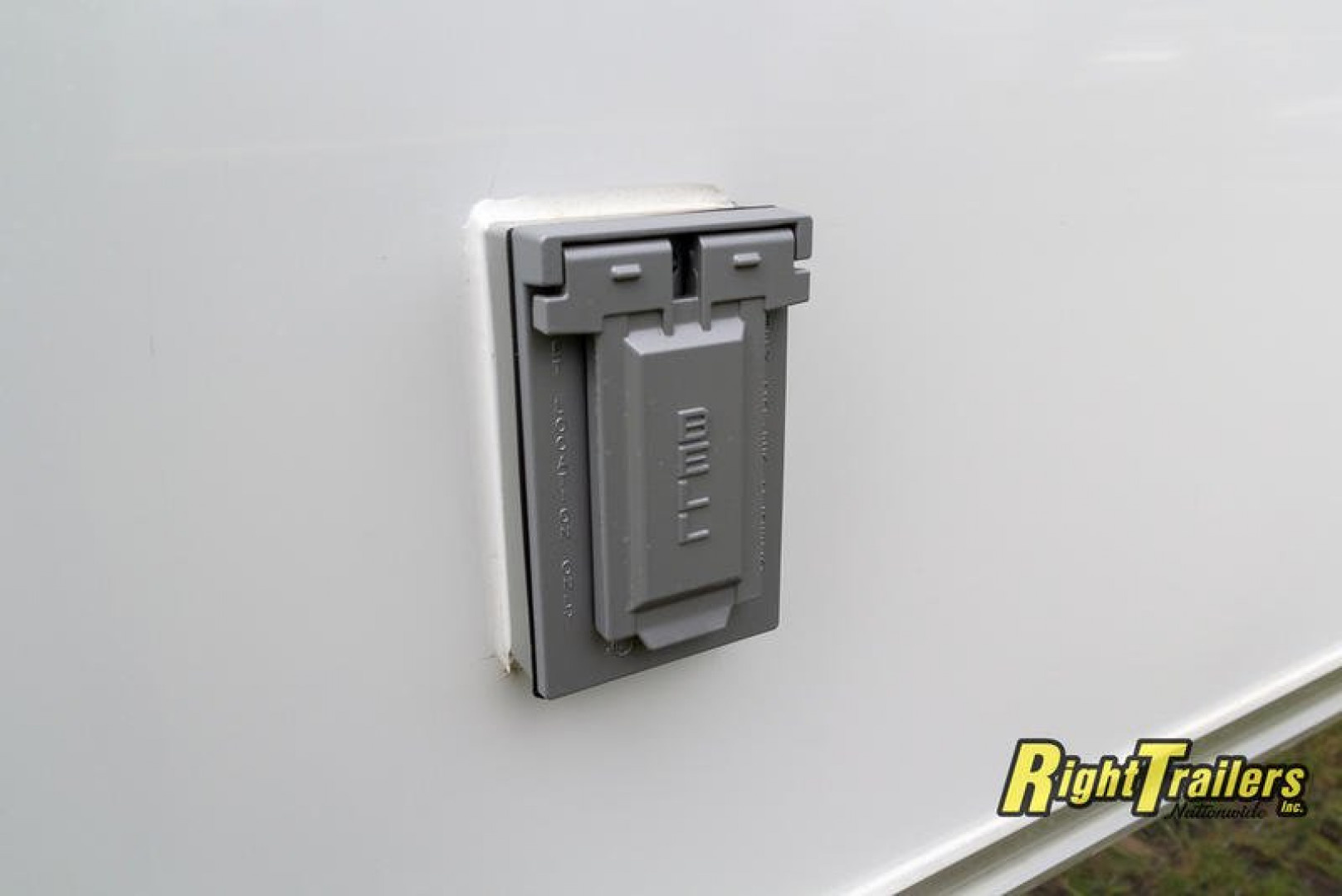 New 8.5x30 Cargo Mate Racing Trailer GAEL8.530TA4