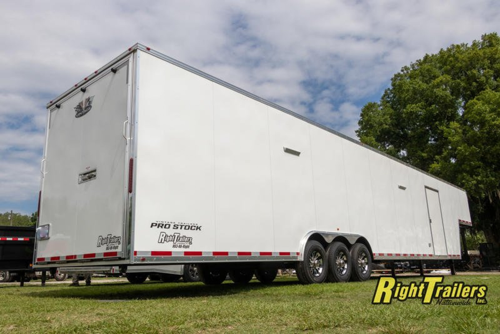 New Vintage Trailers P848G Car / Racing Trailer