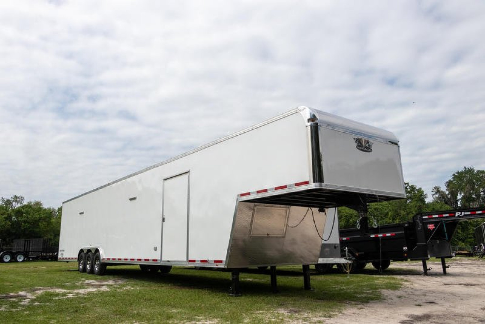 New Vintage Trailers P848G Car / Racing Trailer