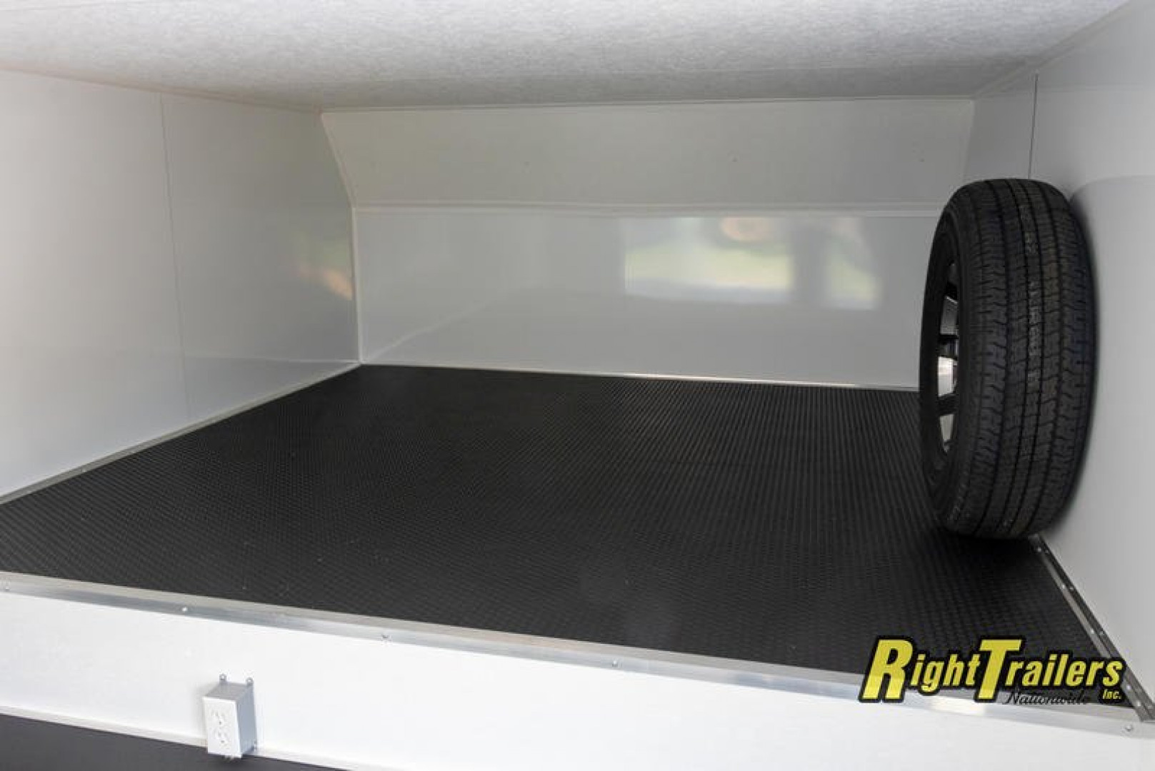 New Vintage Trailers P848G Car / Racing Trailer