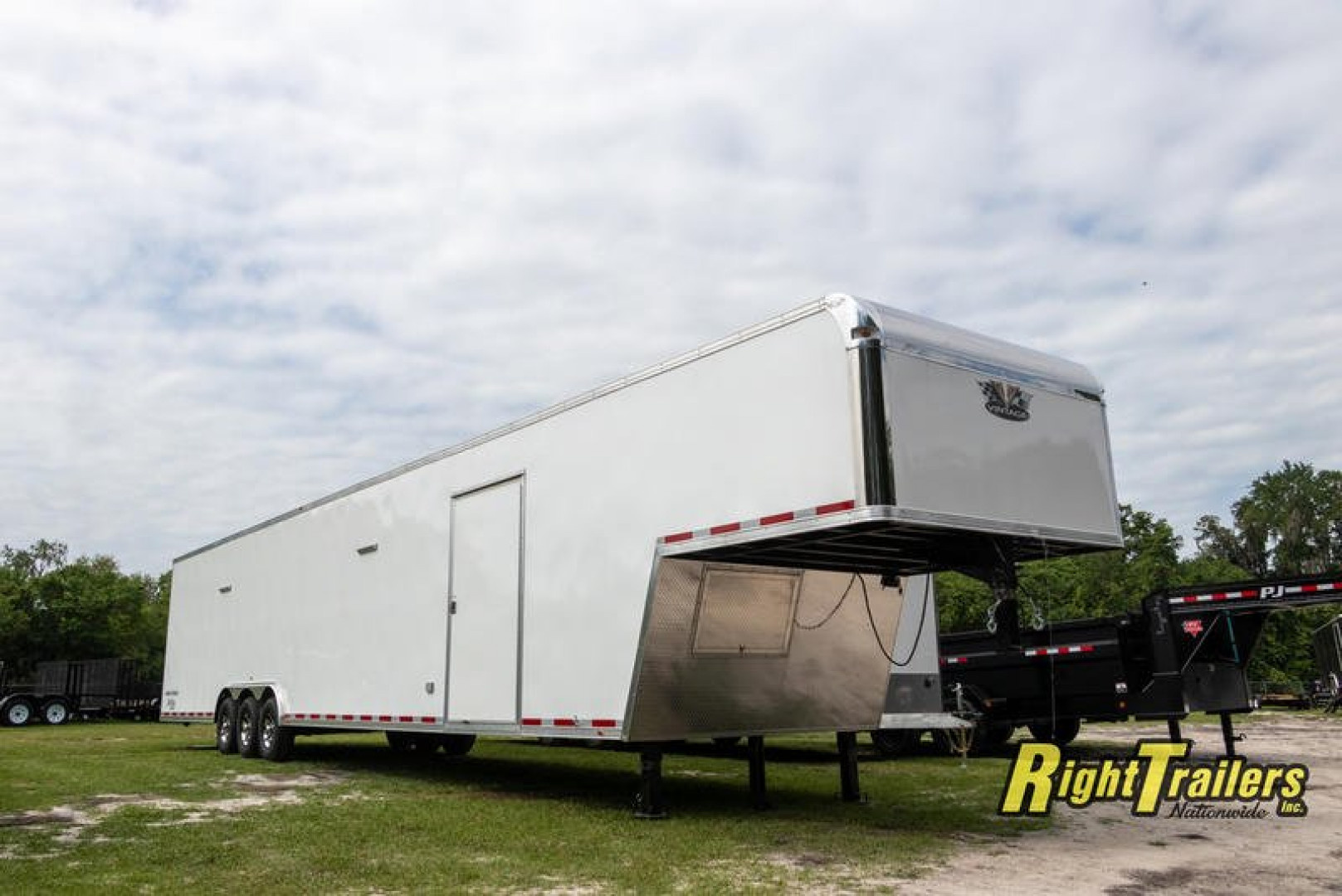 New Vintage Trailers P848G Car / Racing Trailer